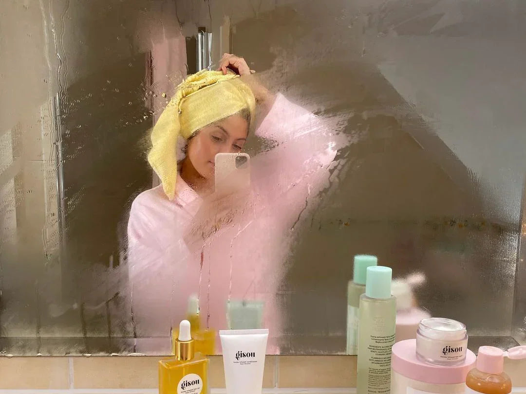 Looking for an easy, fuss-free hair routine? You’ve come to the right place. We’re sharing simple steps, go-to products, and time-saving tips to help you spend less time styling and more time loving your hair.